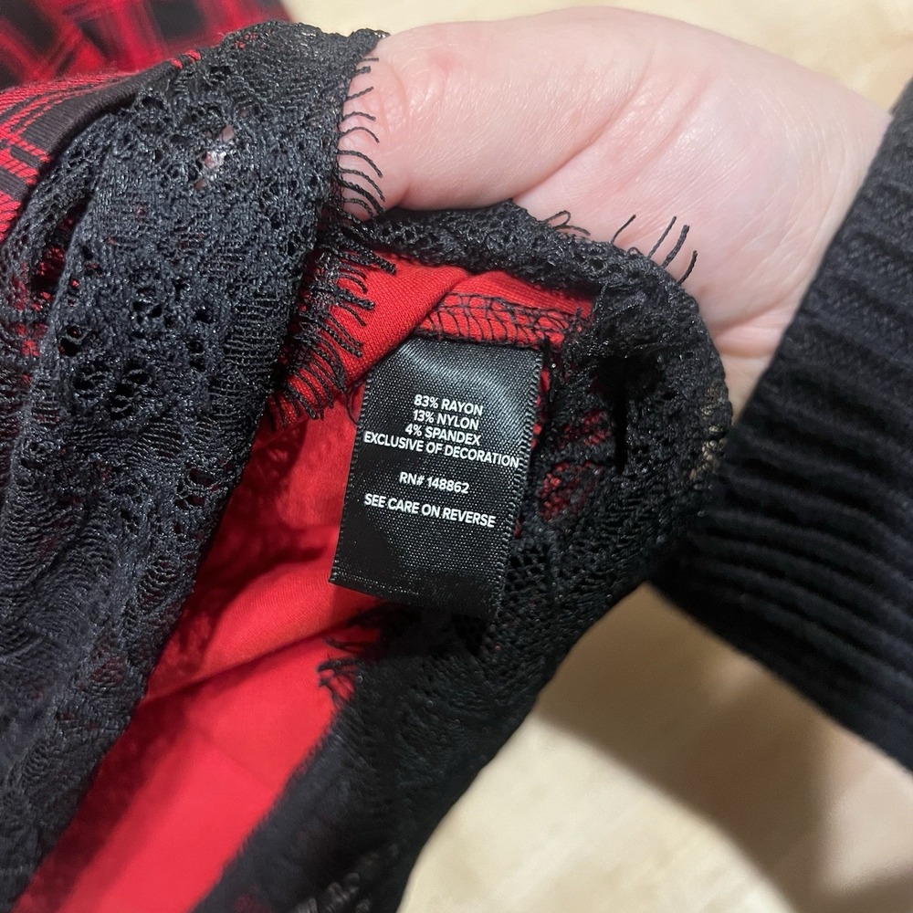 NWT Torrid Red Black Plaid Pencil Skirt, Elastic Waist & Lace, Plus Size 3 - Picture 3 of 7